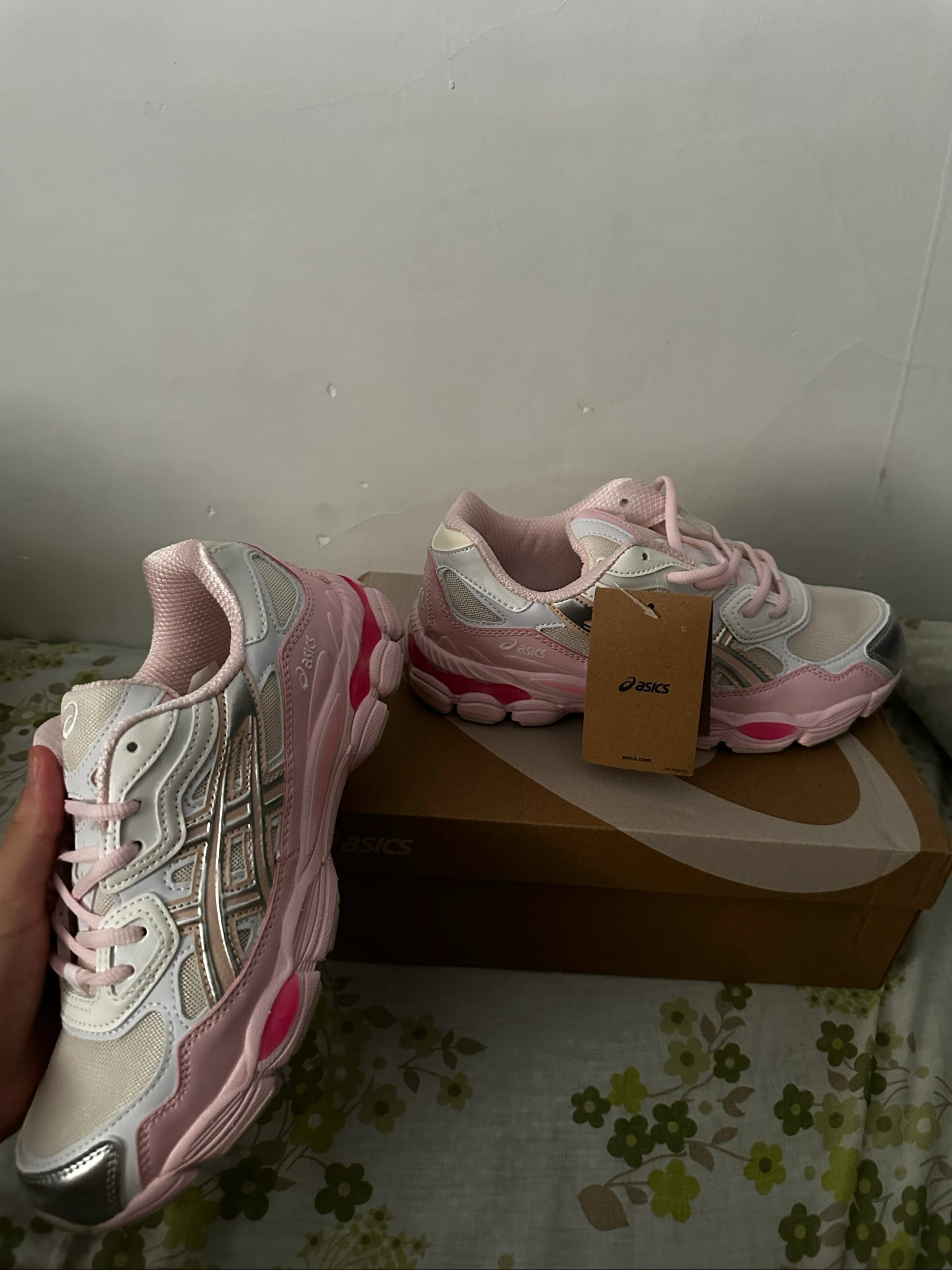 Asics Gel Nyc rosas y blancas